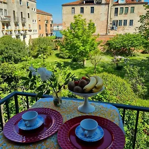 Angela Di House Veneza